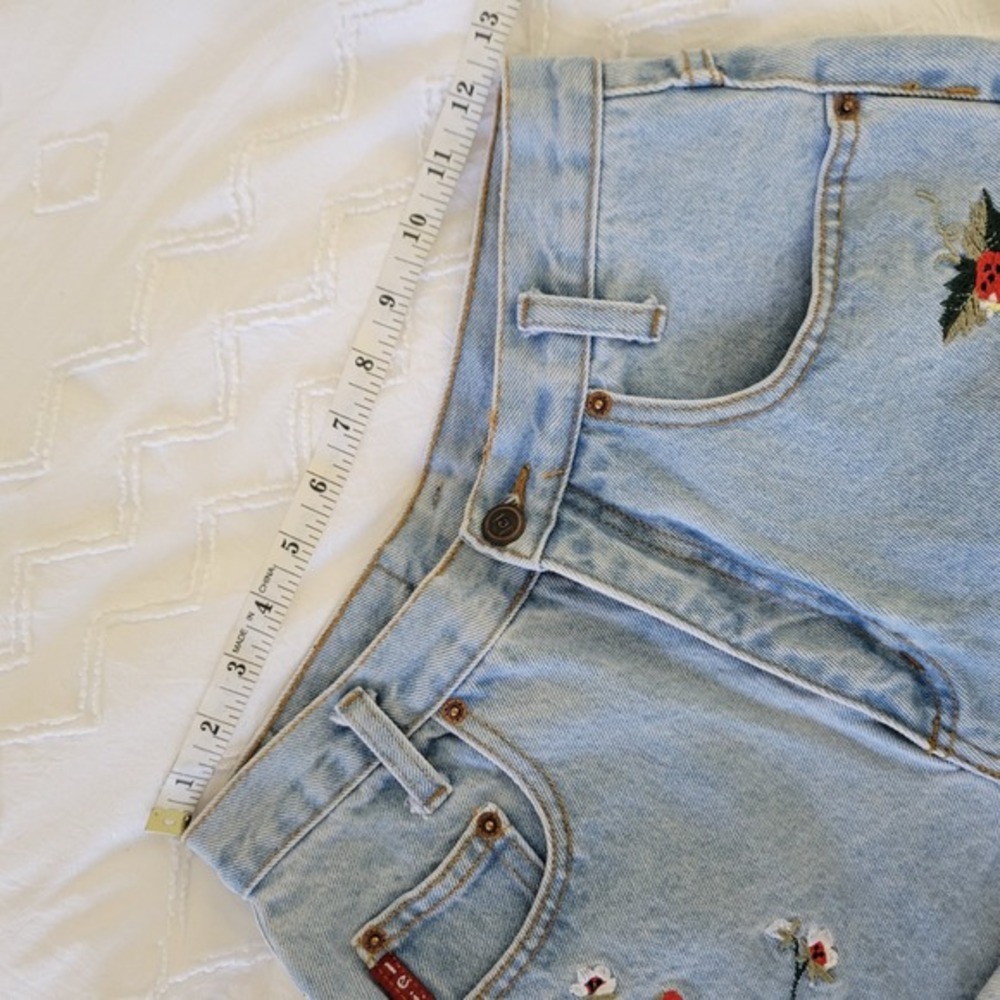 Vintage LEI High Waisted Strawberry‎ Embroidered Denim Shorts Light Wash Y2K 90S - Picture 7 of 9